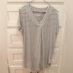Old Navy Black and White Striped V-Neck Top